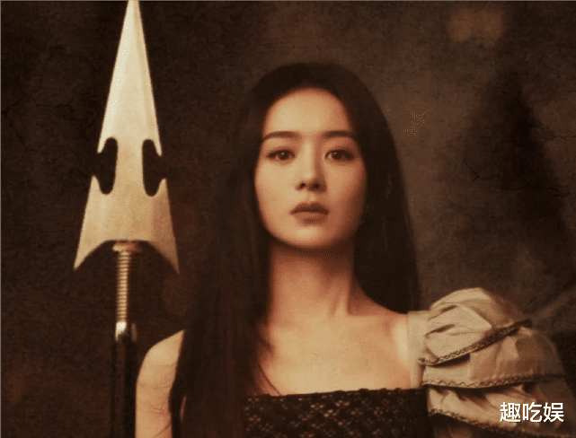 赵丽颖|赵丽颖开挂了?新杂志造型爆出,告别“土里土气”,美翻天