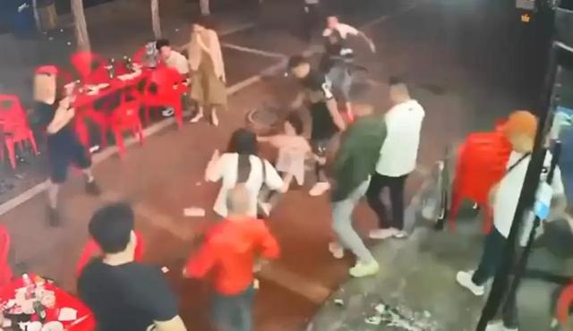 唐山烧烤店的几个恶徒为何敢如此嚣张?