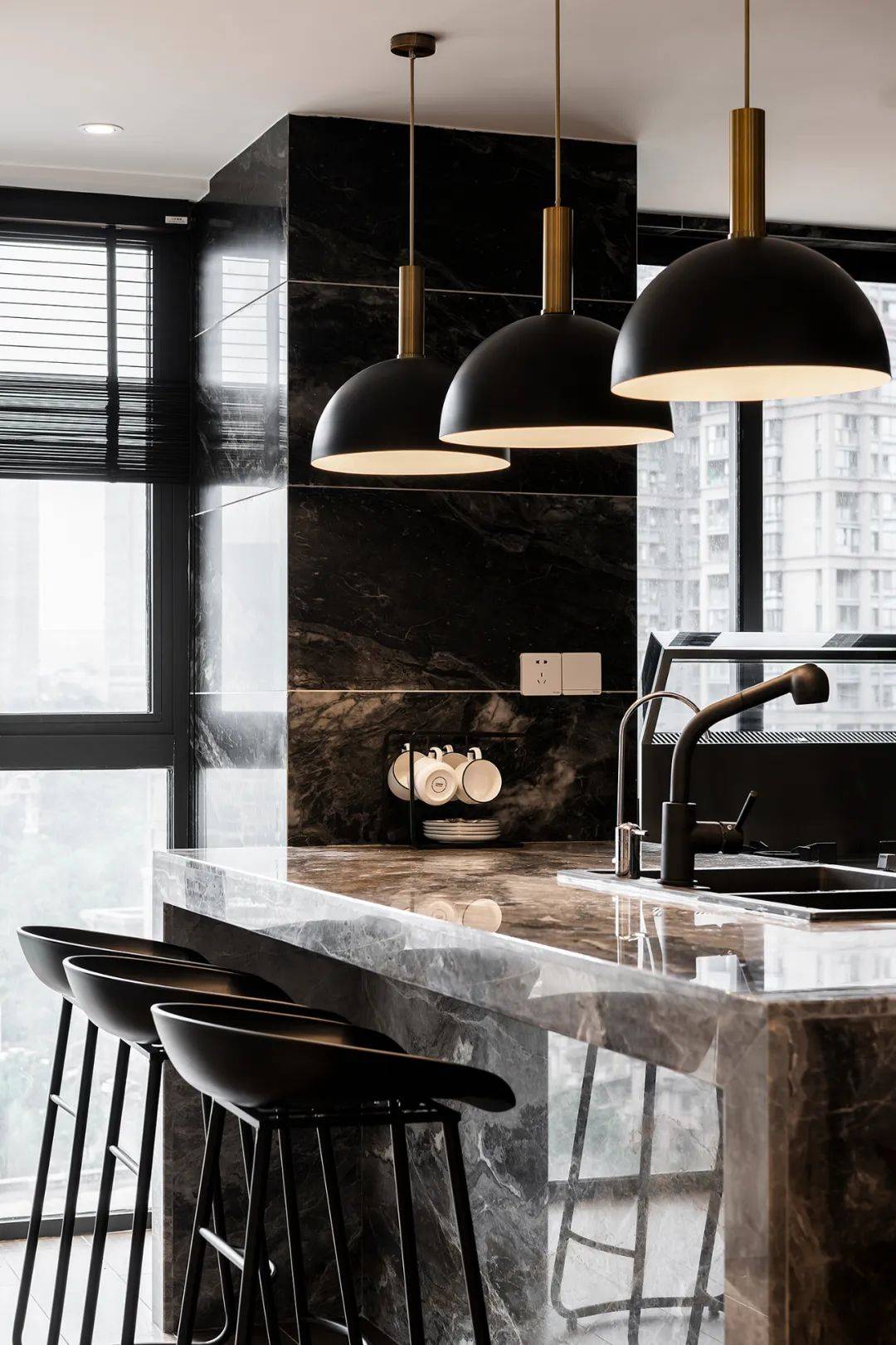 复古港风,都市精英偏爱的冷硬派家装