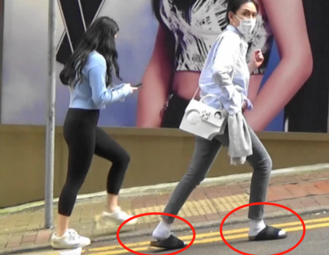 邱淑贞|邱淑贞携大女儿逛街被拍，穿旧拖鞋配袜很节俭