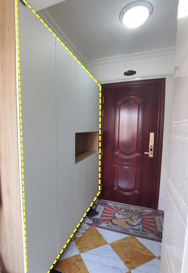 一梯一户，没有邻居，玄关柜挪到电梯前，自家进出换鞋方便多了