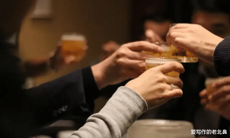 |为什么领导天天喝酒，第二天上班还跟没事人一样，他们喝完不难受吗？