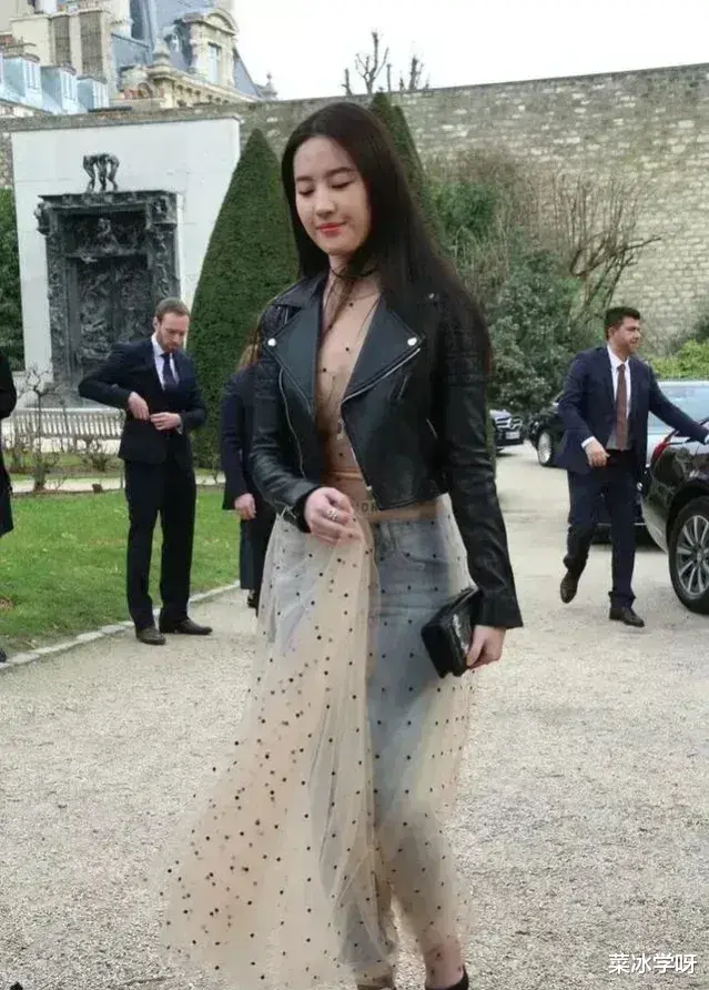 刘亦菲|刘亦菲外国造型真放得开!