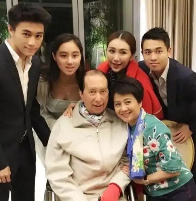 奚梦瑶|奚梦瑶陪赌王四太逛街，婆媳相处融洽似母女，豪门儿媳地位稳了！