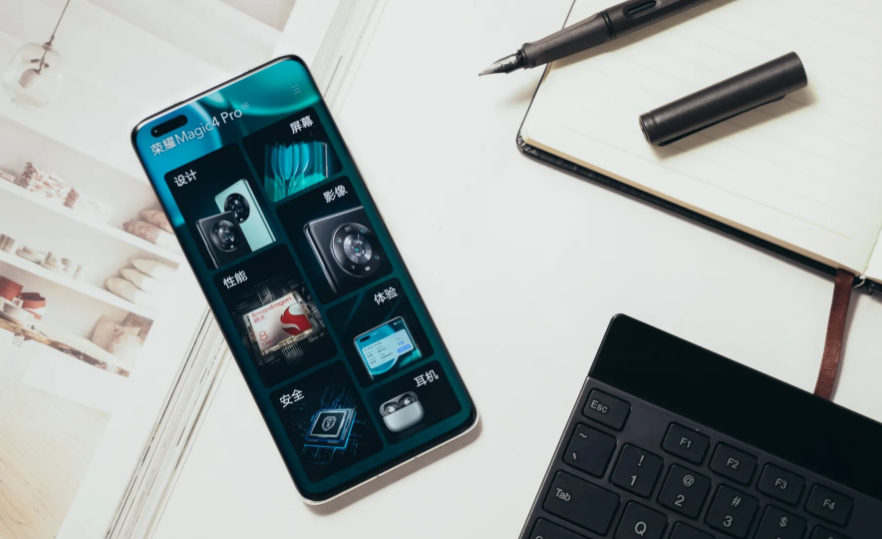 小米科技|小米12对比荣耀Magic4,价格相差不大,那应如何选择?