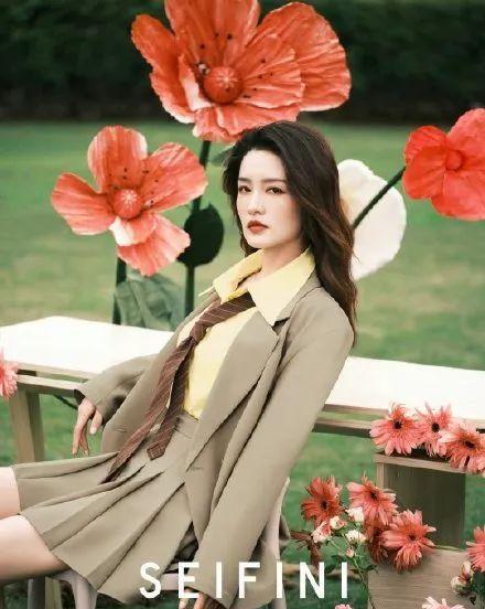 李沁|李沁代言写真大秀曼妙身材！雪肤玉貌太美艳靓丽