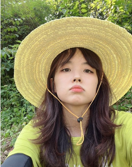 王冰冰|王冰冰深陷舆论风波,更改认证被央视停职,疑似与徐嘉余已分手