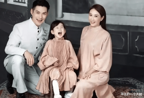 杜若溪|杜若溪晒全家福，女儿天真可爱，祖孙三代颜值高