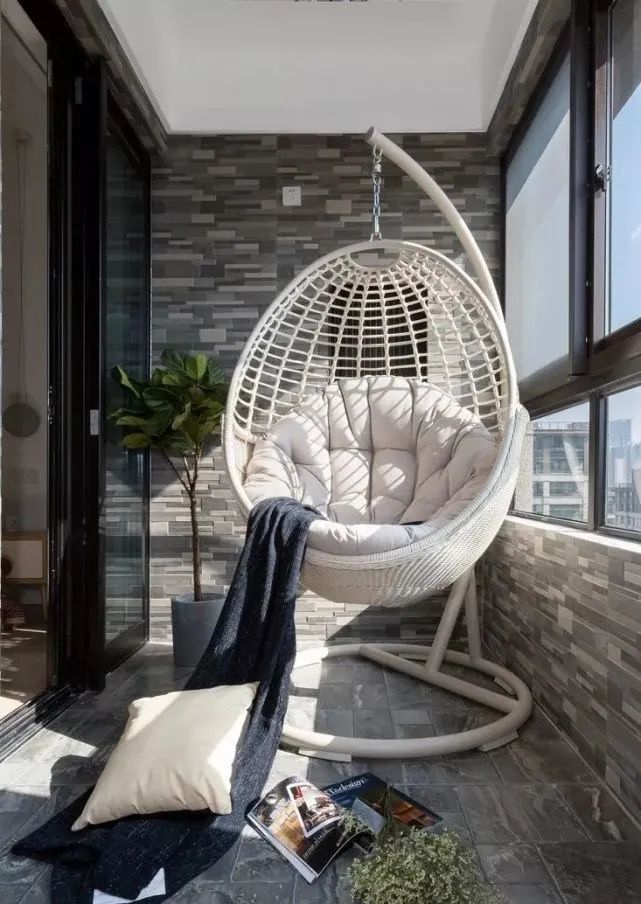 太神了!在阳台上这样贴瓷砖,面积立马扩大!