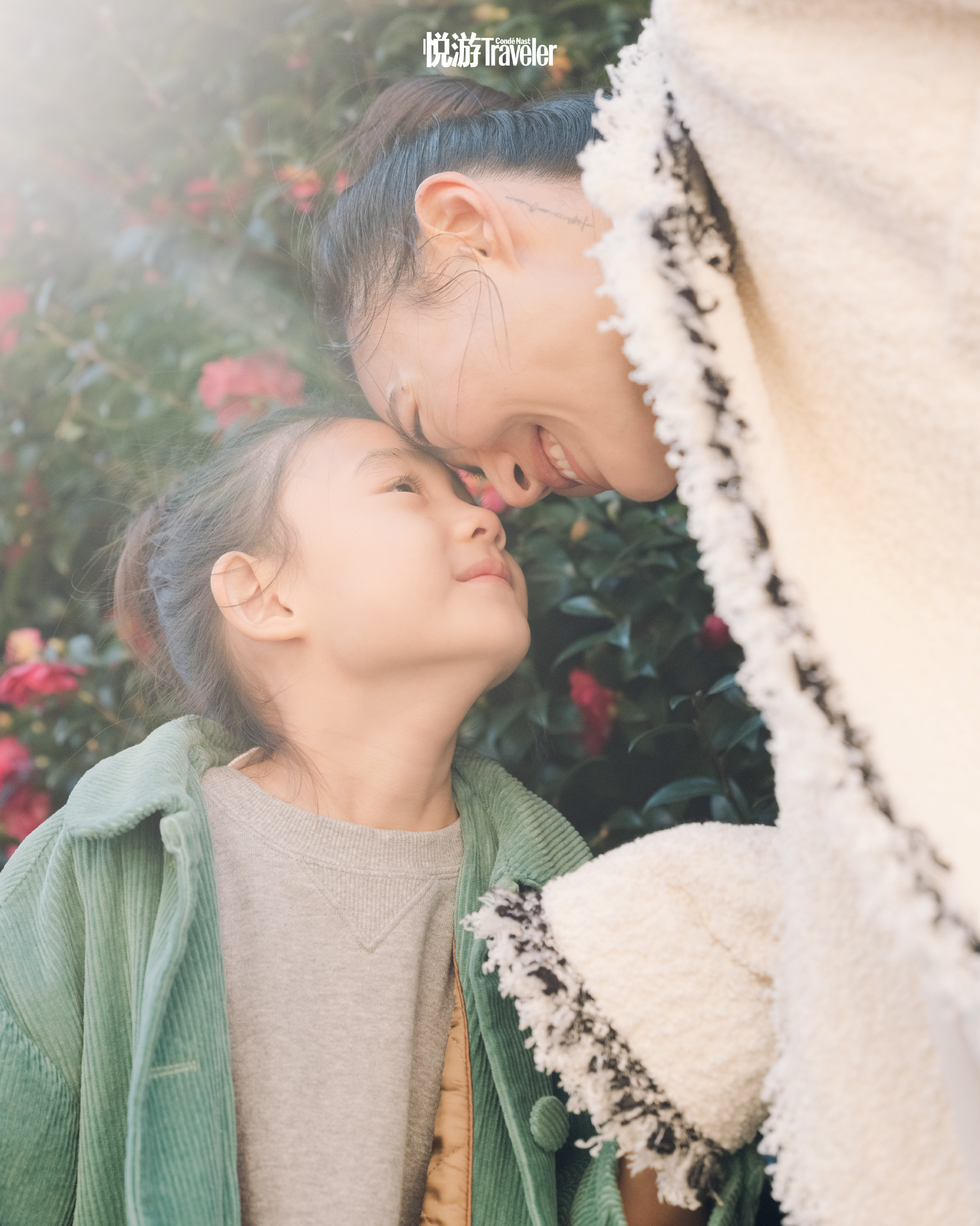 陈冠希|陈冠希妻子女儿拍杂志,秦舒培母女扎同款丸子头,长得像复制粘贴