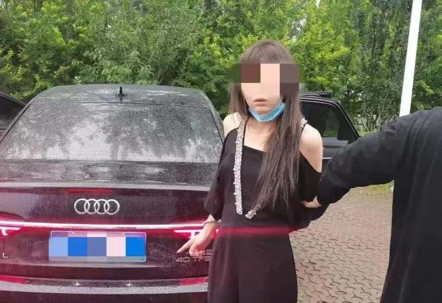 一人饰两角!“戏精”落网!
