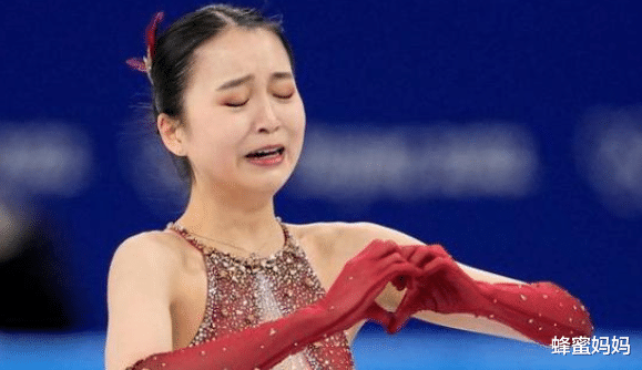 斯蒂芬·库里|朱易赛场连续“失误”遭质疑，妈妈发视频回怼，零失误获全场掌声