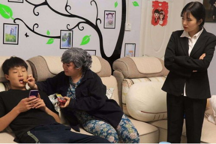 |“新型啃老”出现,父母还被蒙在鼓里,反而认为孩子努力又上进