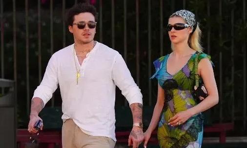 小贝|小贝儿子赴万圣派对！穿铠甲与妮可拉秀恩爱，不顾司机车内热吻