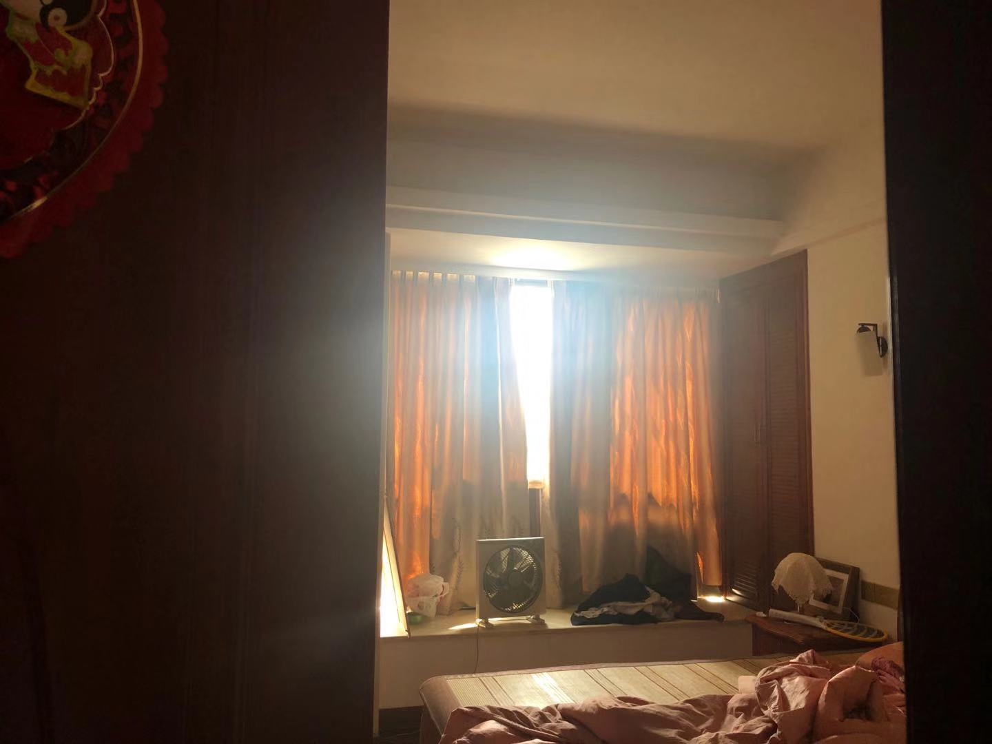 中式风的200平米大户型,装修费花了30万,朋友吐槽说不值得