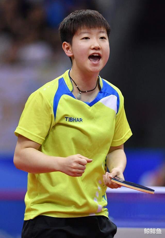 家和万事兴|家和万事兴！孙颖莎一家三口幸福照，妈妈气质优雅与小莎好似姐妹