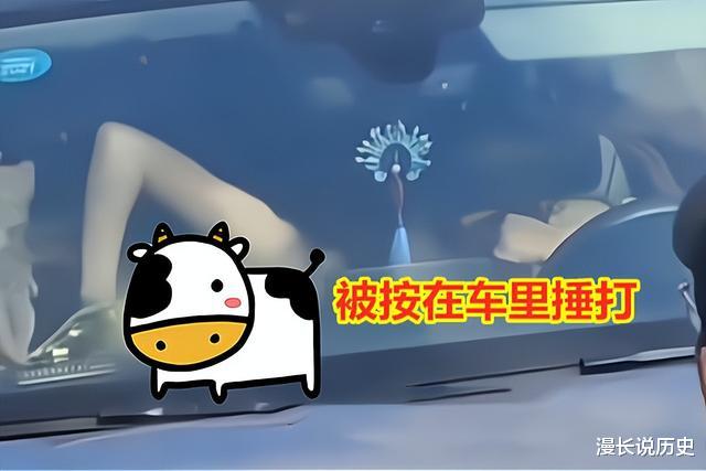 女子奥迪内被原配撕扯扒衣,儿子哭着保护妈妈