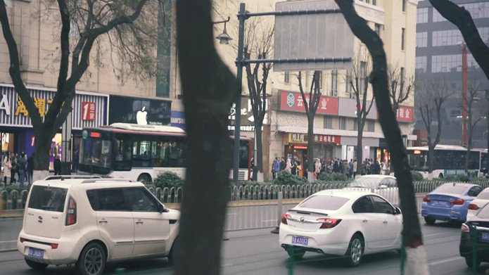 大街小巷|西安外地人扎堆，游客摩肩接踵，大街小巷里经常挤满了人