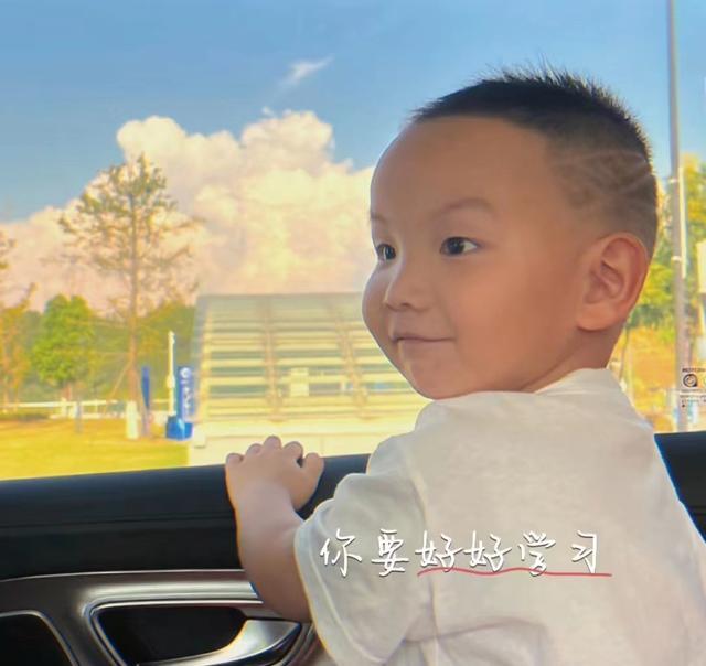 许敏|错换事件纷争仍在！熊磊晒近照感慨人生，落寞神情尽显生活不易