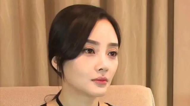 贾云馨|甜馨妈疑似恋爱！两人现身街头默契拍照，男方还是个帅弟弟