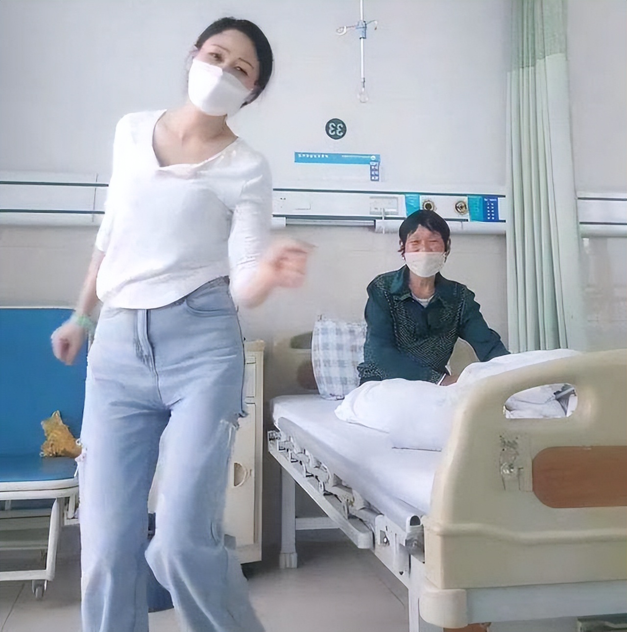 女子在病房内热舞庆祝母亲出院,病友:我认识你,你是“章子怡”