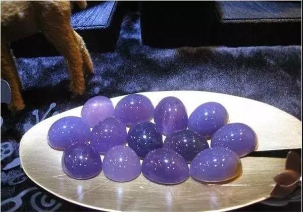 翡翠|美爆啦!10万块钱买来的翡翠原石,一刀切出帝王紫!