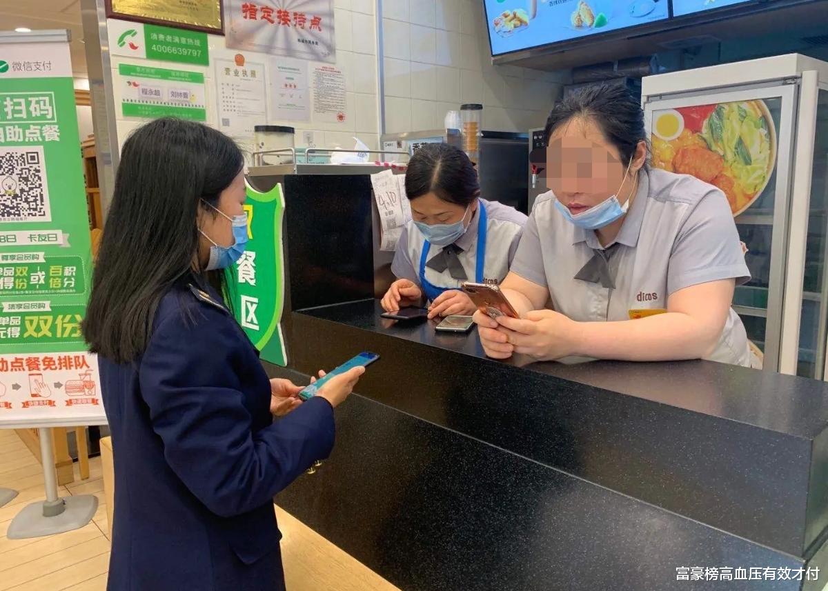 昆明|细思极恐!酒店坚持先拍照绿码行程卡才办入住,难道办理入住再拍照不可?