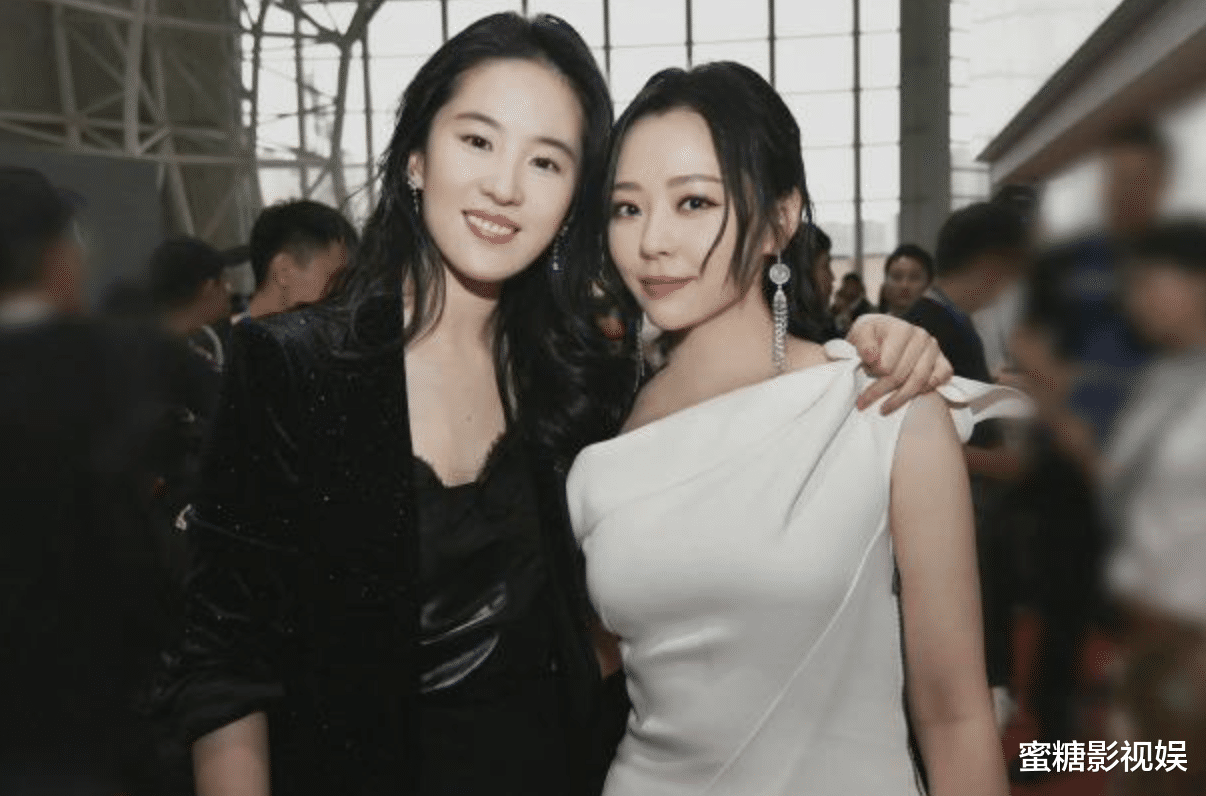 刘亦菲|刘亦菲张靓颖上热搜，17年前获奖的事被扒，闺蜜情缘自选秀节目