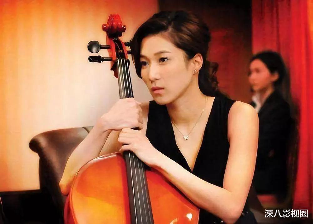 钟嘉欣|为生娃徘徊生死线还追三胎?她的生育观和奖运一样让人不懂……