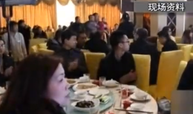 丈母娘太聪明,婚宴竟用礼金支付,结果现场挥泪