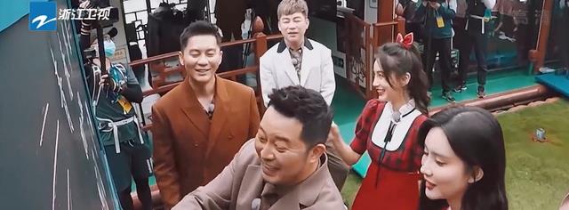 周深|奔跑吧十：创收视新高，周深承包所有热搜，高情商表现，引起热议