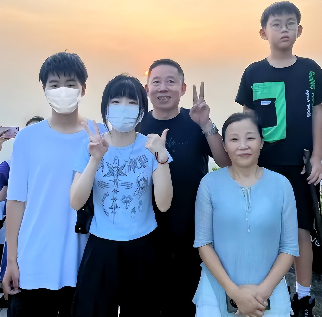 孙悦|孙悦出书月入百万,被网友指责蹭热度,本人回应打脸“网络喷子”