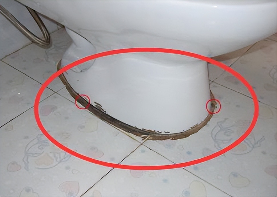 天一热,家里墙壁四处发霉?别担心,教你2个小妙招,霉菌自动消失