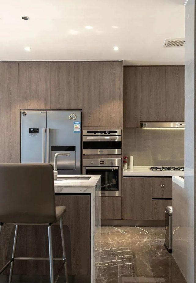 再买房,我一定学她家沙发不靠墙,往前挪0。5米,完工反而实用