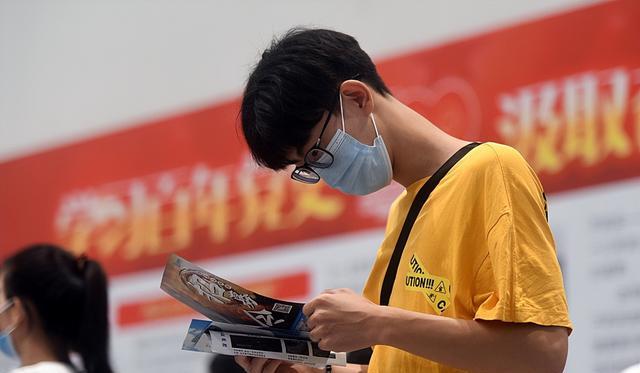 家政|“找工作别挑三拣四”，郑强教授犀利点评，一句话“骂醒”年轻人