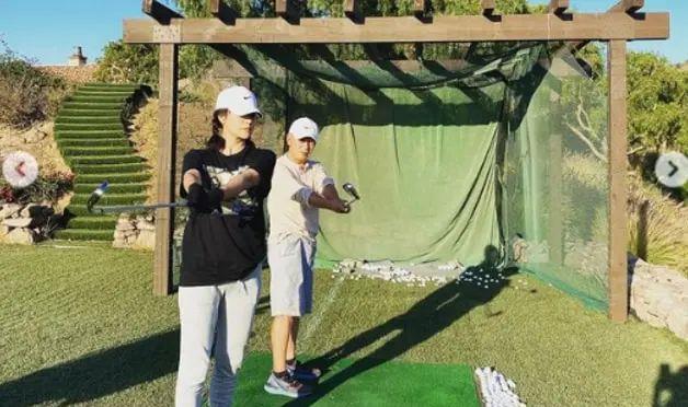 萝莉 徐静蕾剪萝莉短发伪装少女,47岁完全不见老,就是颈纹有点深