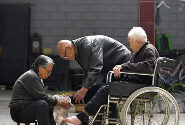 老年“性交易”,正在农村悄悄进行,网友:请正视老人的需求