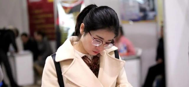 反向背调|留在大城市还是回到小城镇？职场人的真实经历，点醒即将毕业的你