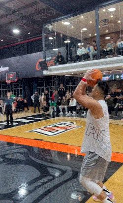 草根|100万人在线观看,草根的尽头是职业,程鑫凯明年参加CBA选秀