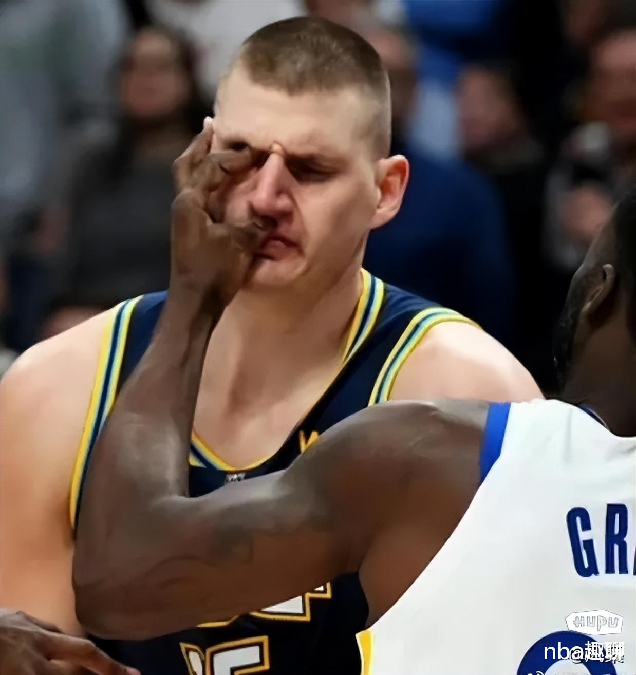 米切尔|红眼终结技！格林招牌恶犯已伤3位mvp！球迷：他咋这么爱戳人眼