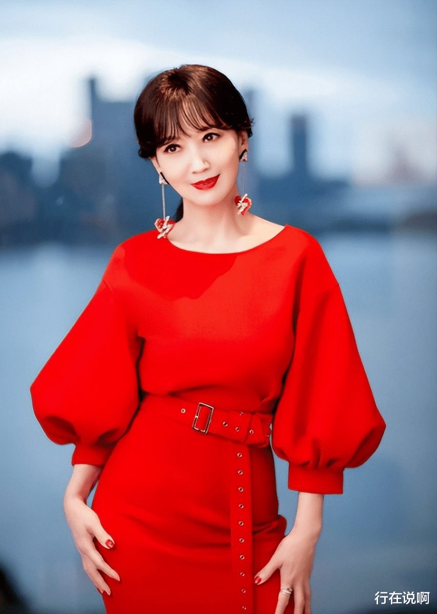 明星|明明是50岁大妈, 却有18岁妙龄少女的身材, 这些女明星都是'逆生长'