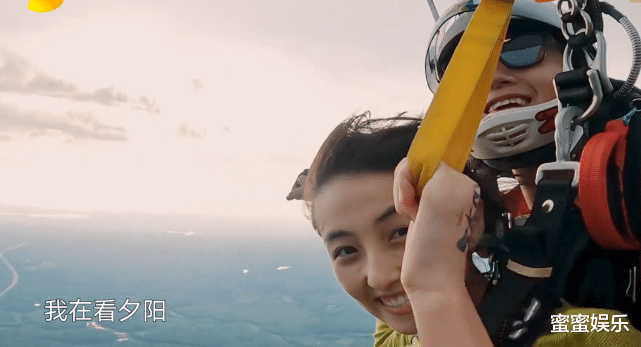 黄磊|50岁的黄磊谈及中年危机,不担心经济压力,张艺兴:是怕失去吗?