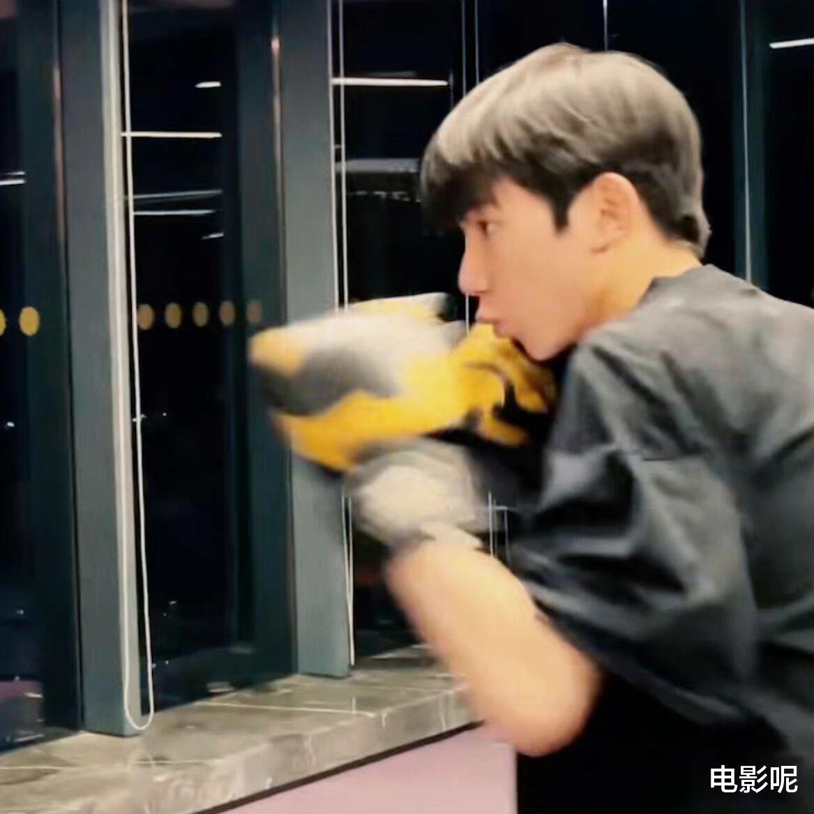 王源|王源分享拳击视频,每一拳都虎虎生风,爱运动的男生超帅