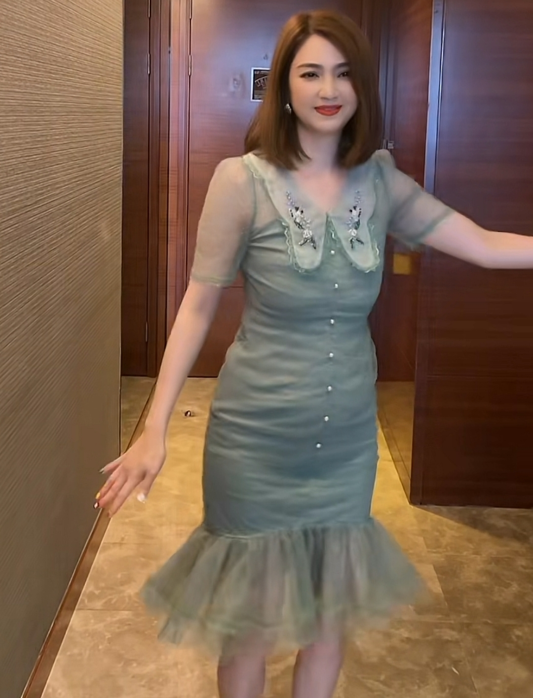 洪欣|50岁洪欣?现身商演,小腹微凸被猜怀三胎,身材发福难掩好气质