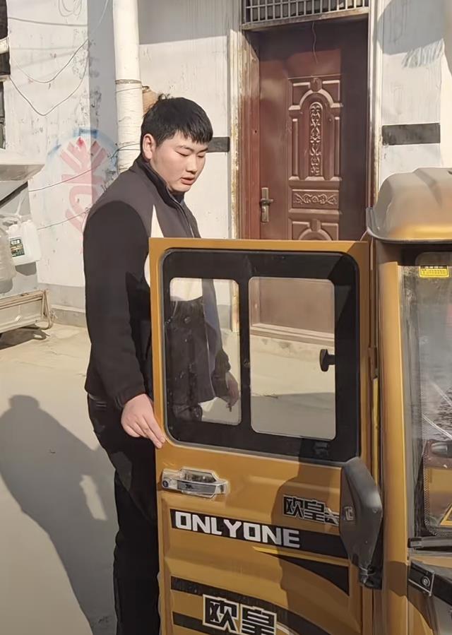 朱之文|大衣哥儿子媒人亮相,过节与女孩朱家做客,长相竟比相亲对象还强