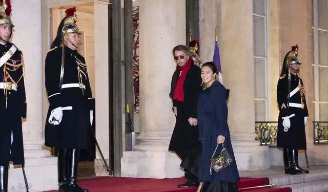 周星驰|周杰伦有惊喜要送给大家?巩俐面子真大?周星驰太有心了?