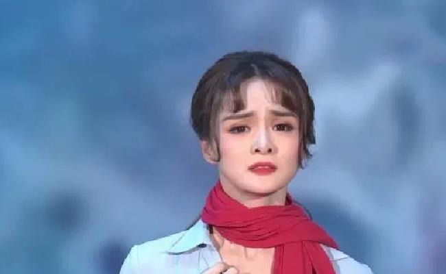整容|央视春晚捧红的领舞，面部僵硬整容明显，一夜成名又被“打回原形”