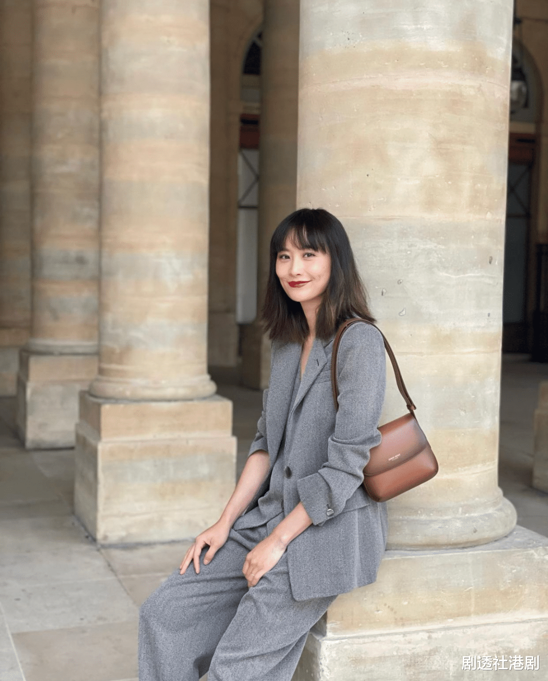 陈法拉|产后秀好身材！TVB前当家花旦出席巴黎时装展，小蛮腰首次亮相