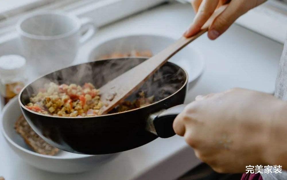 厨房不一定大的就好,看看日本3㎡的小厨房,干净整洁没有油污!