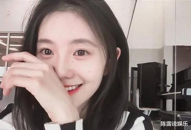 关晓彤|娱乐圈突爆三个大瓜，到底孰真孰假谁又能分辨的清楚？